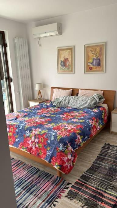 Kazanlak Large Guest House Apartment Near The Center With Full Kitchen & Dining Room, King Beds, Garden Patio, Free Parking & Self Check-In Exterior photo