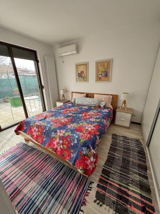 Kazanlak Large Guest House Apartment Near The Center With Full Kitchen & Dining Room, King Beds, Garden Patio, Free Parking & Self Check-In Exterior photo